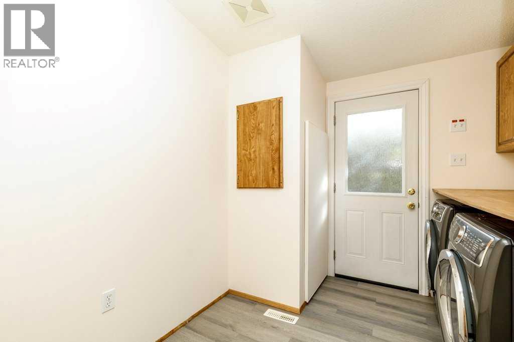 5119 48 Avenue - Image 12