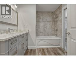 4pc Bathroom - 7701 Birch Lane, Coldstream, BC V1B1P1 Photo 10