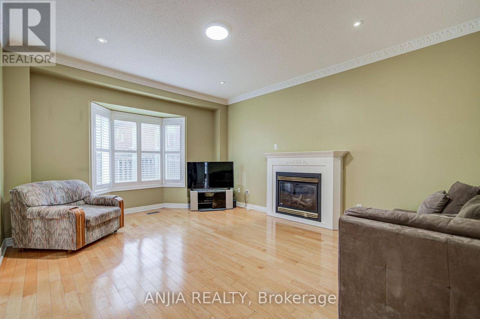 23 AYHART STREET E - Image 27