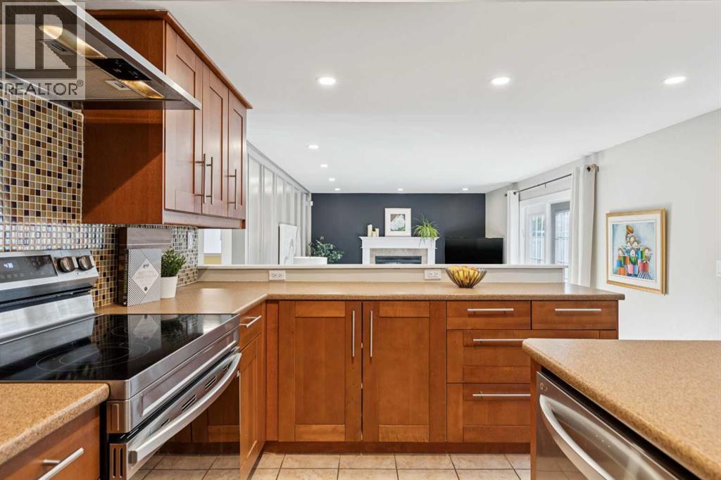 7 Woodgreen Crescent SW, Calgary, Alberta, T2W4A4 — thumbnail 11