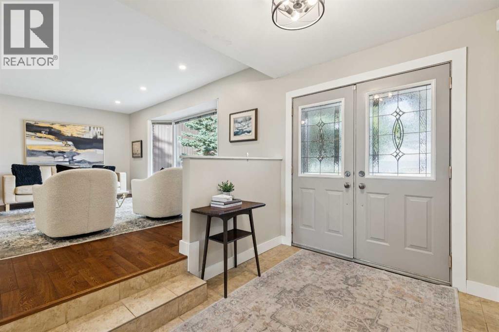 7 Woodgreen Crescent SW, Calgary, Alberta, T2W4A4 — thumbnail 2