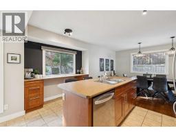 4pc Bathroom - 7 Woodgreen Crescent Sw, Calgary, AB T2W4A4 Photo 12