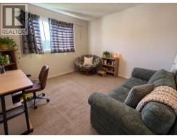 Primary Bedroom - 220 Mcgill Boulevard W, Lethbridge, AB T1K4C6 Photo 6