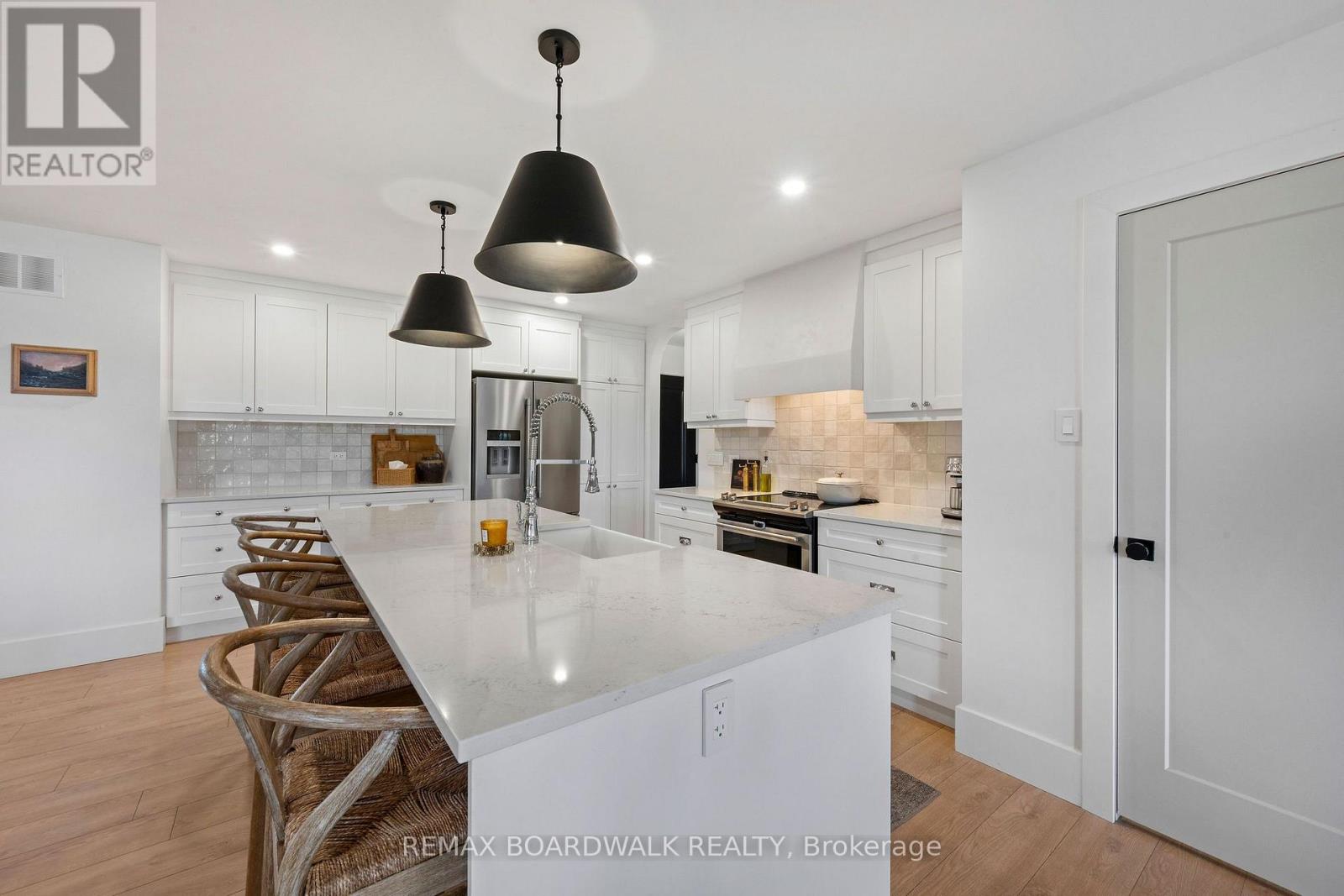 540 CRAIN DRIVE - Image 16