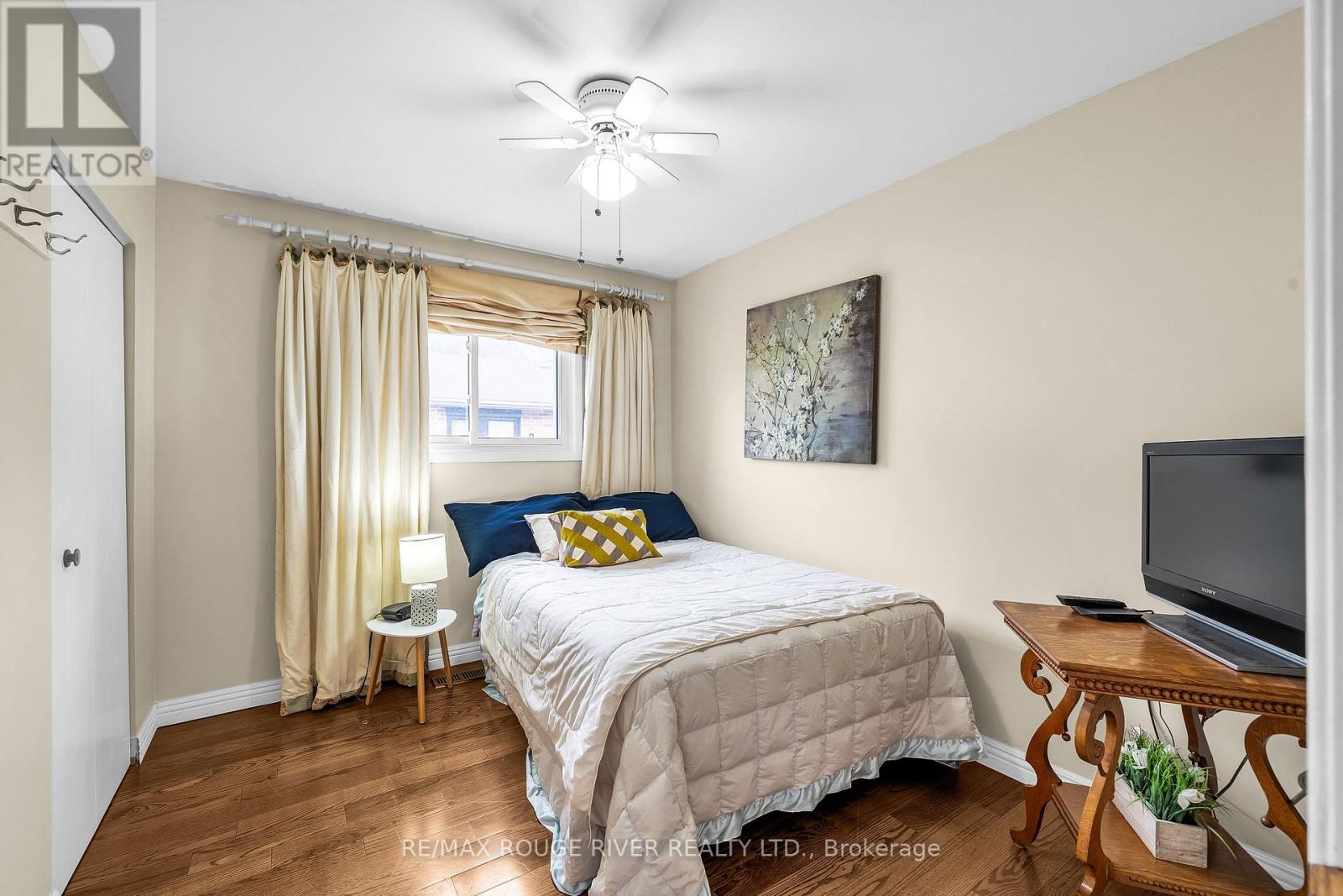 920 SUNRISE AVENUE - 23