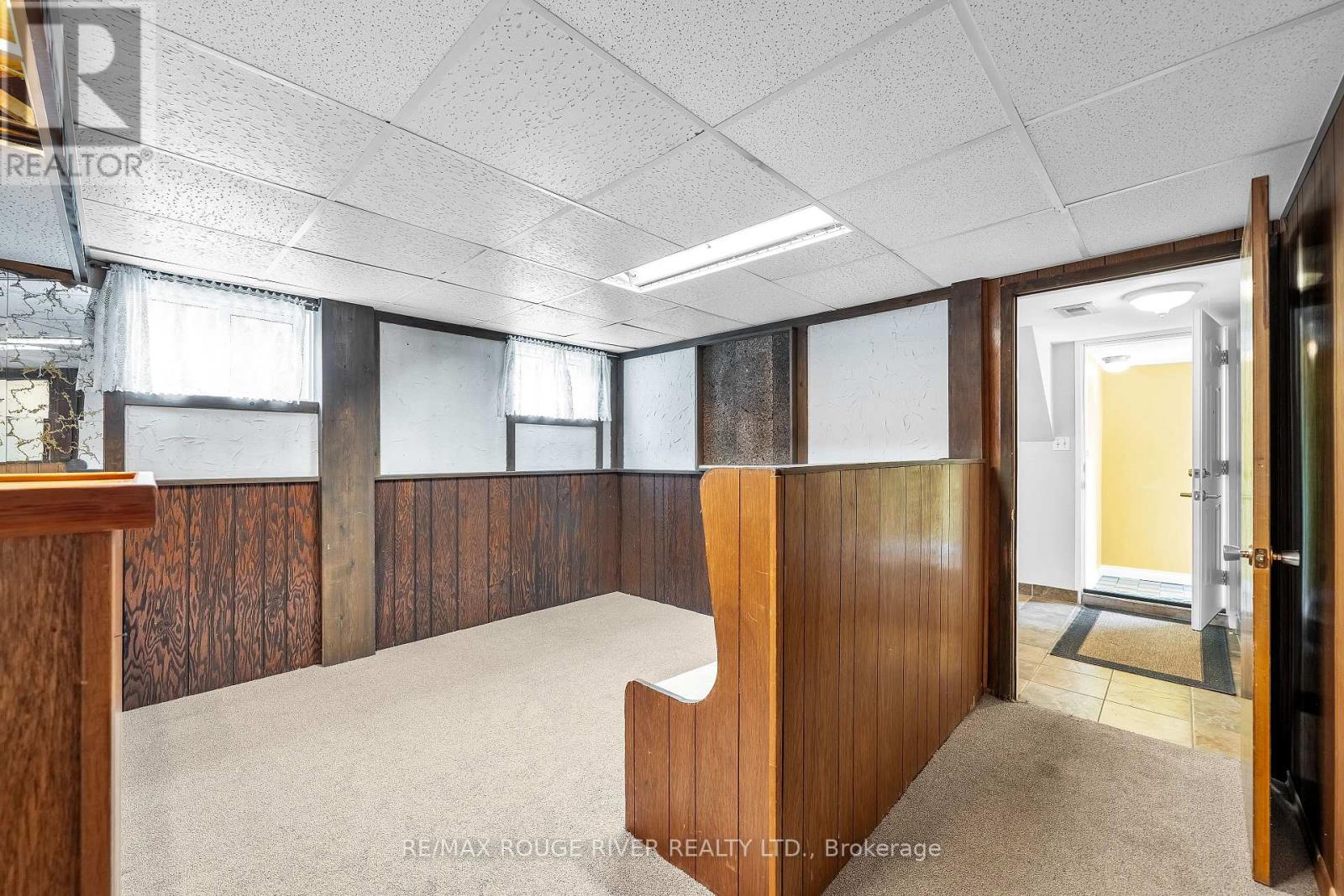 920 SUNRISE AVENUE - 28