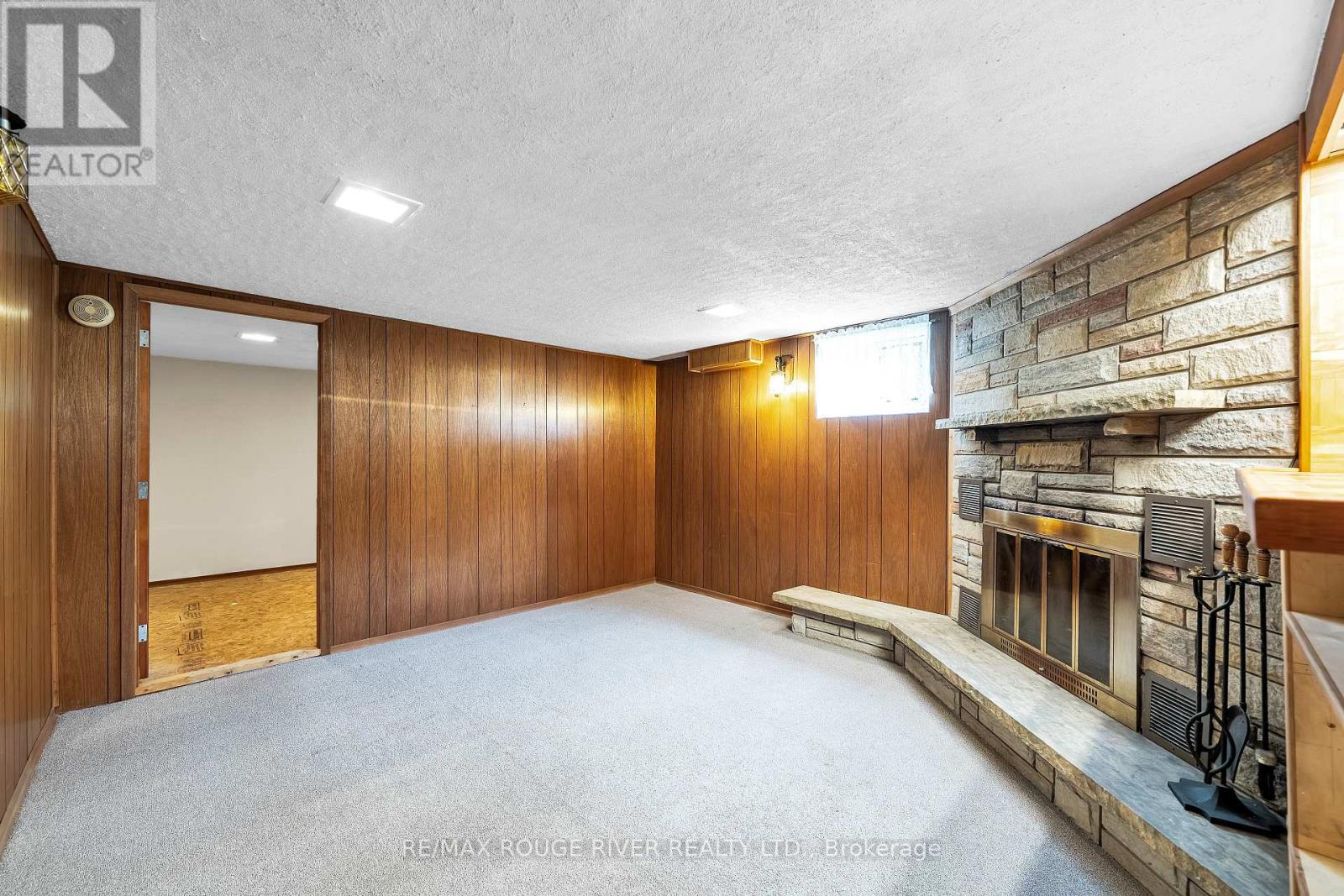920 SUNRISE AVENUE - 31