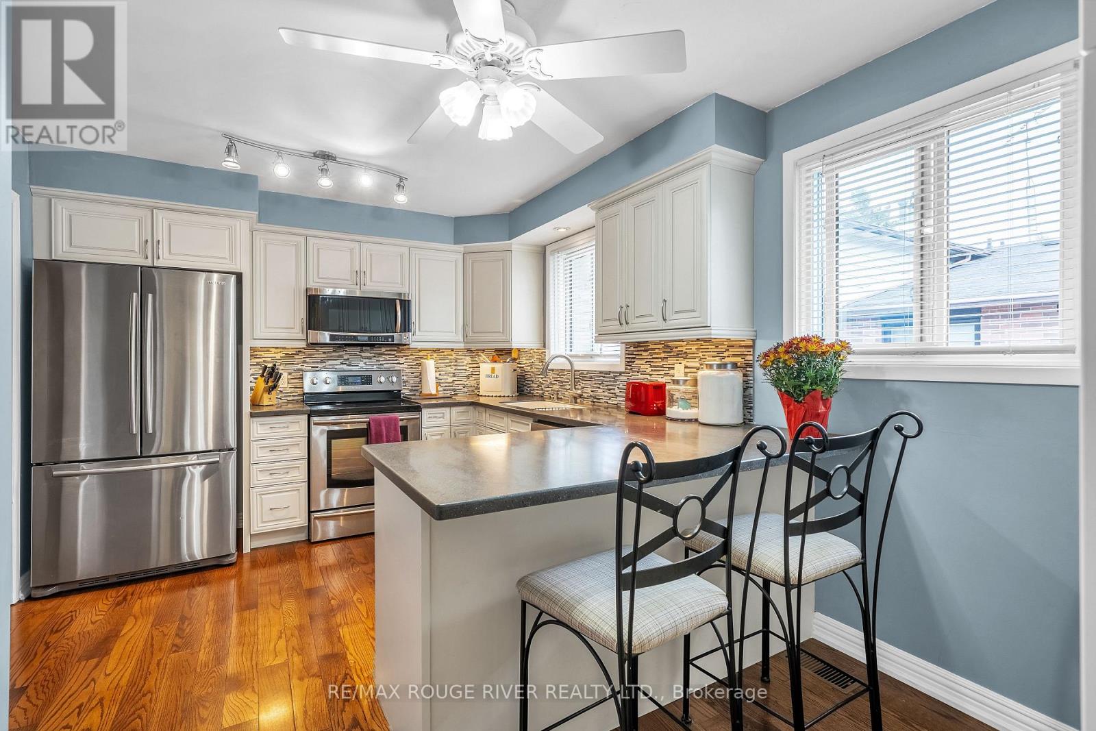 920 SUNRISE AVENUE - 7