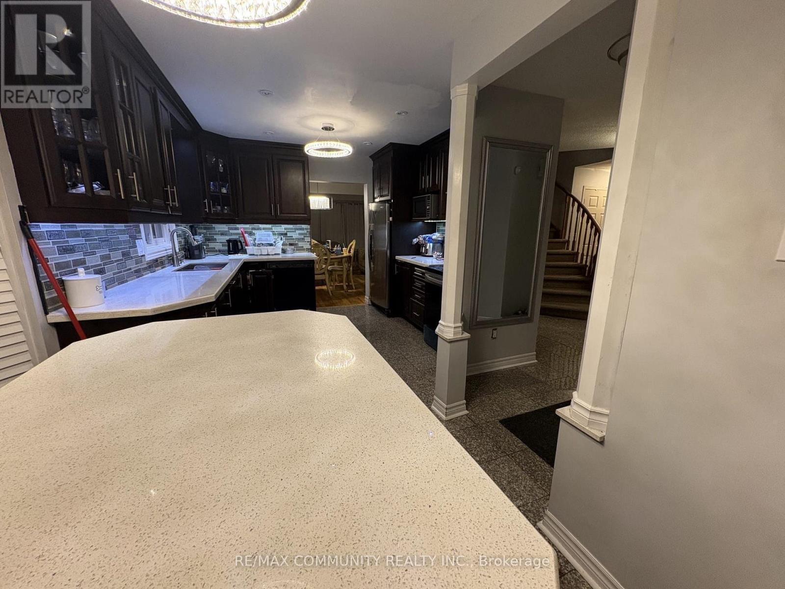 UPPER- 36 Beaumont Drive, Ajax, ON photo 2