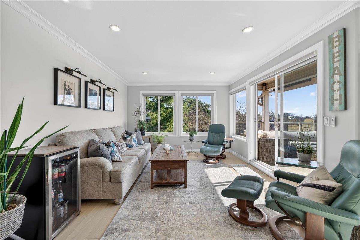 927 KENT STREET, White Rock - Image 1