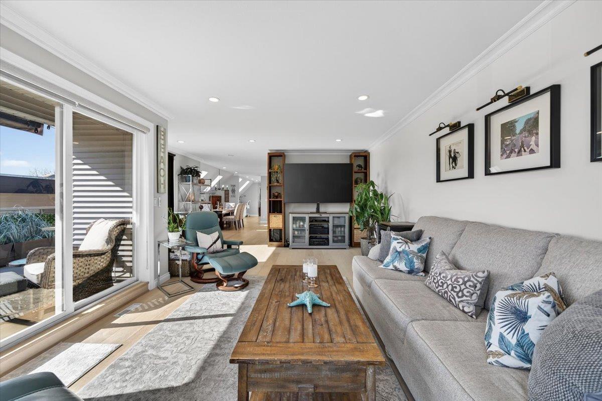 927 KENT STREET, White Rock - Image 1
