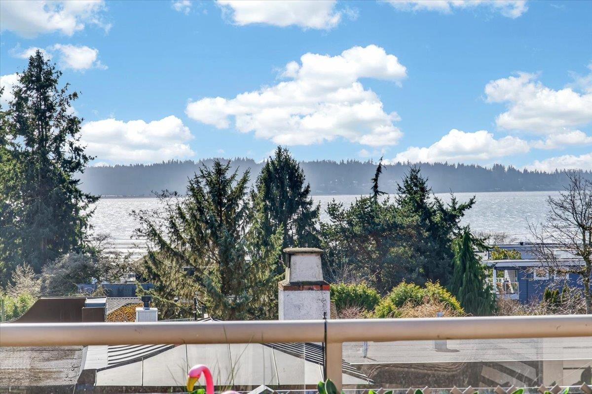 927 KENT STREET, White Rock - Image 1