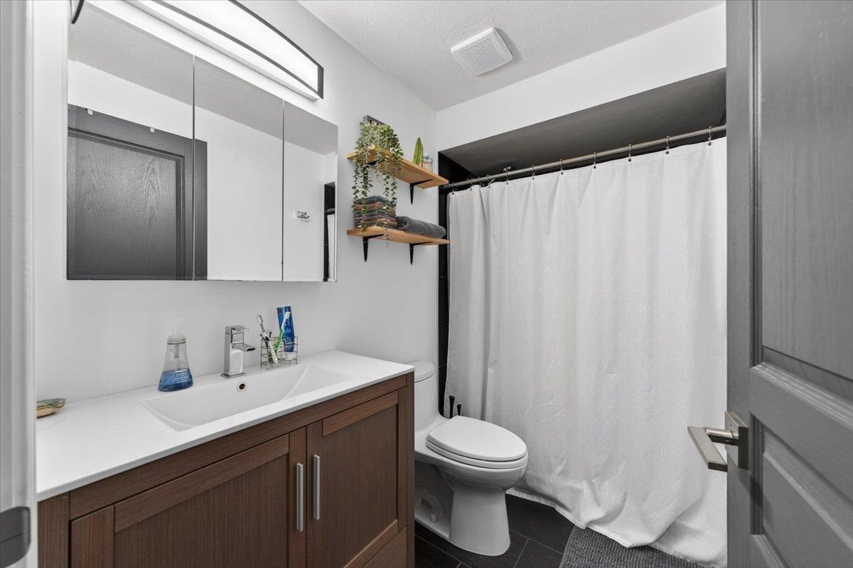 927 KENT STREET, White Rock - Image 1