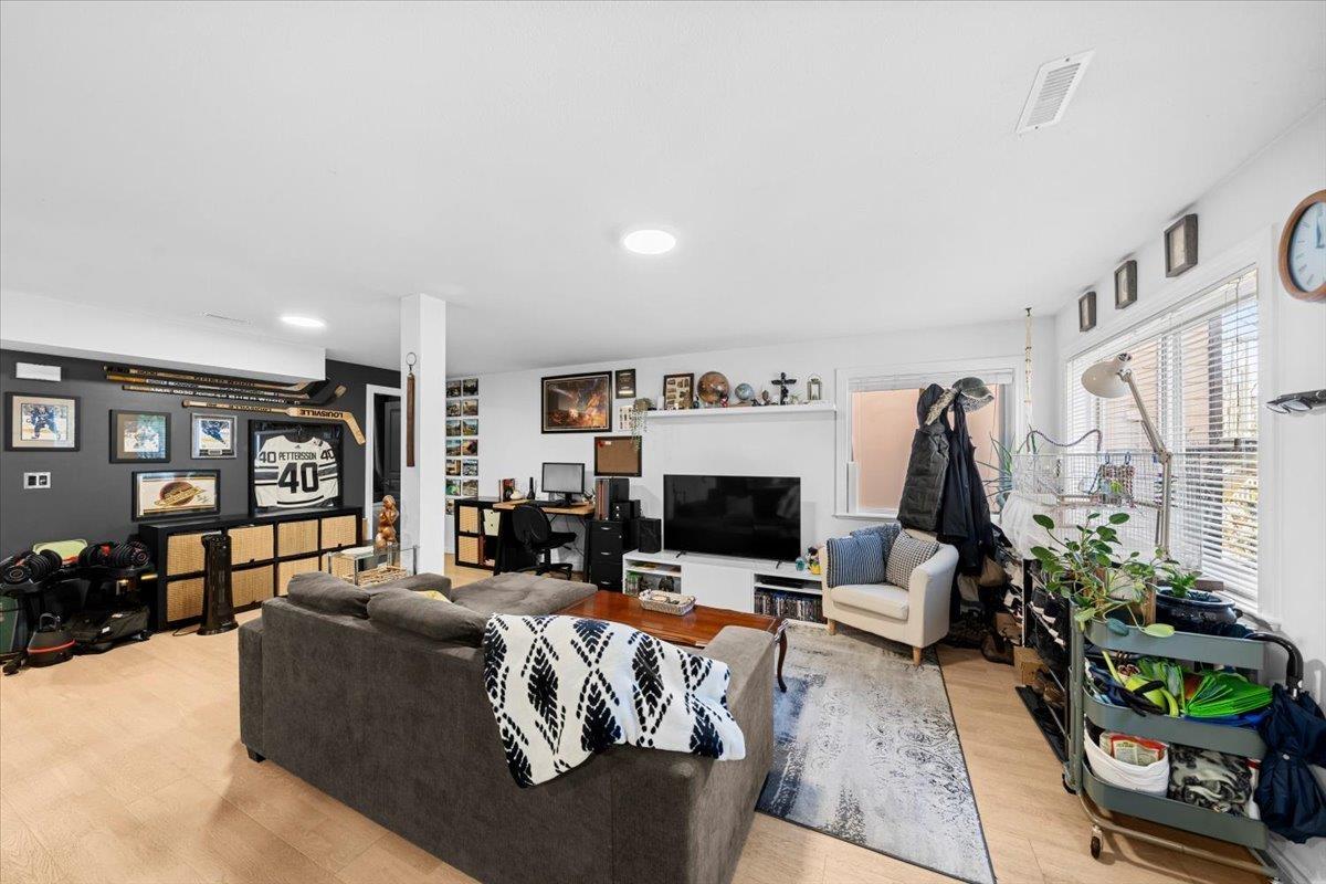 927 KENT STREET, White Rock - Image 1