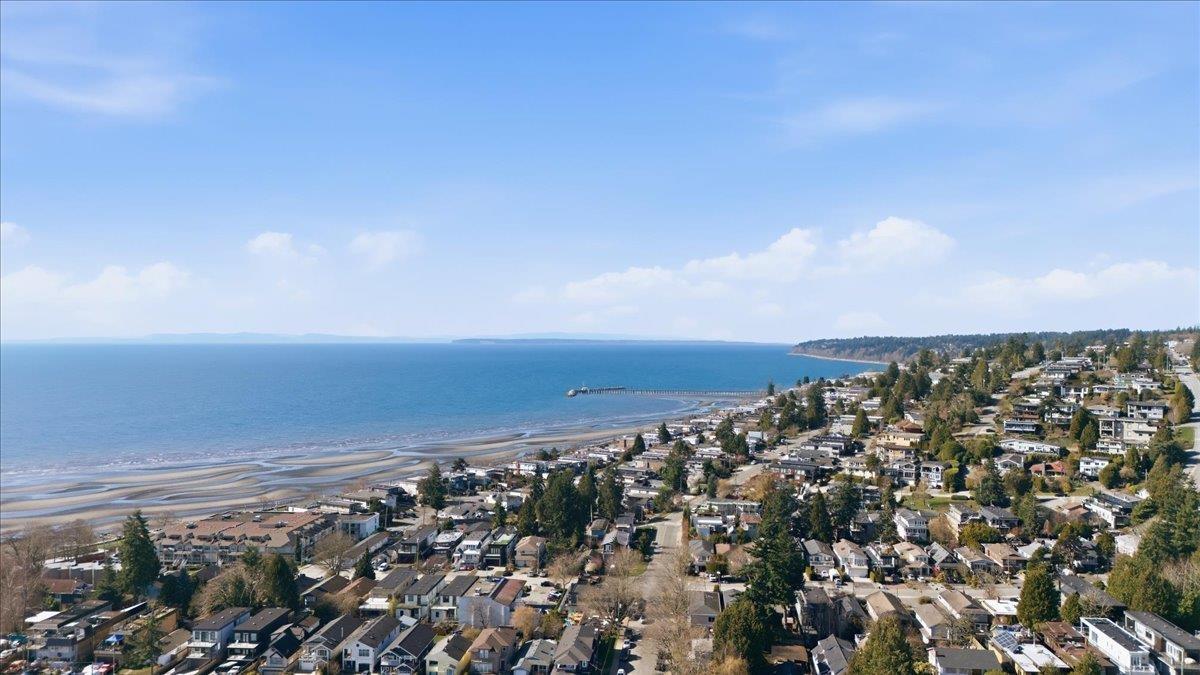 927 KENT STREET, White Rock - Image 1