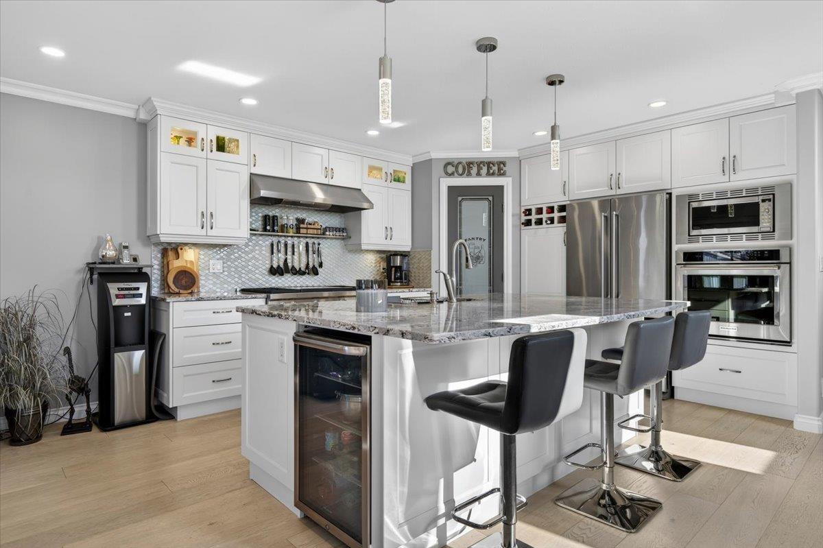 927 KENT STREET, White Rock - Image 1