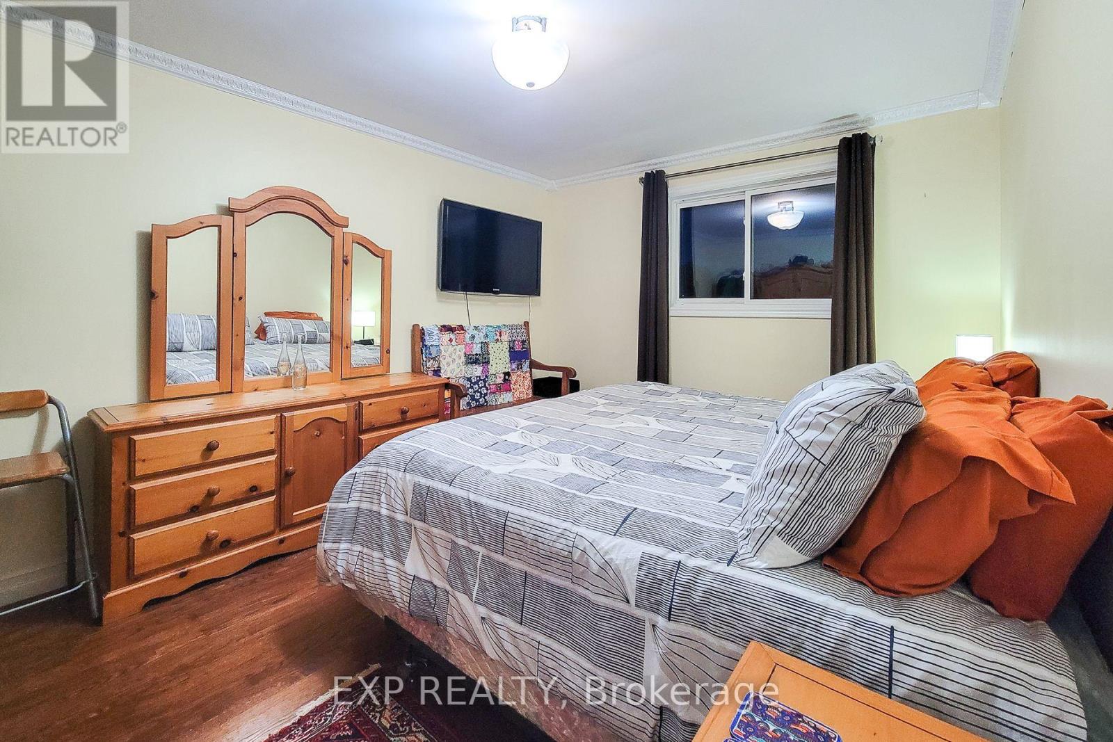 23 TARA COURT - 22