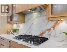 5pc Bathroom - 2119 Mackay Road Nw, Calgary, AB T3B1C9 Photo 9