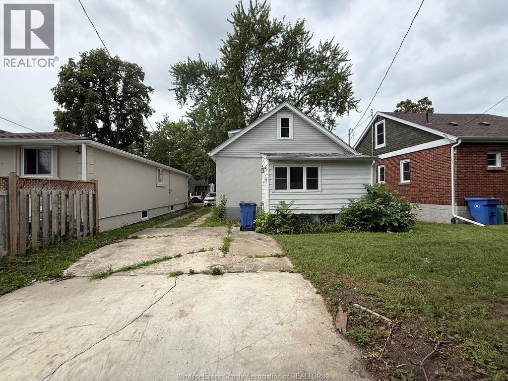 1296 LAURENDEAU AVENUE, Windsor — photo 2