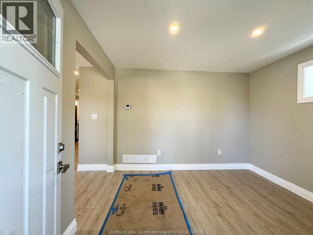 1296 LAURENDEAU AVENUE, Windsor — photo 3