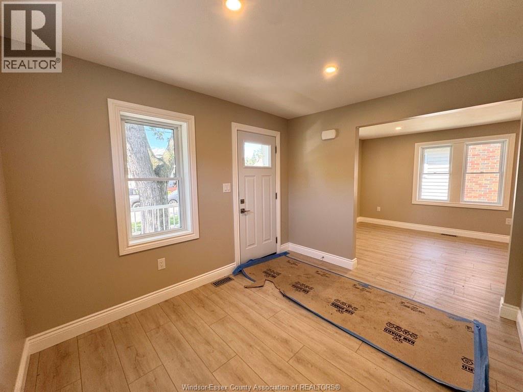 1296 LAURENDEAU AVENUE, Windsor — photo 4
