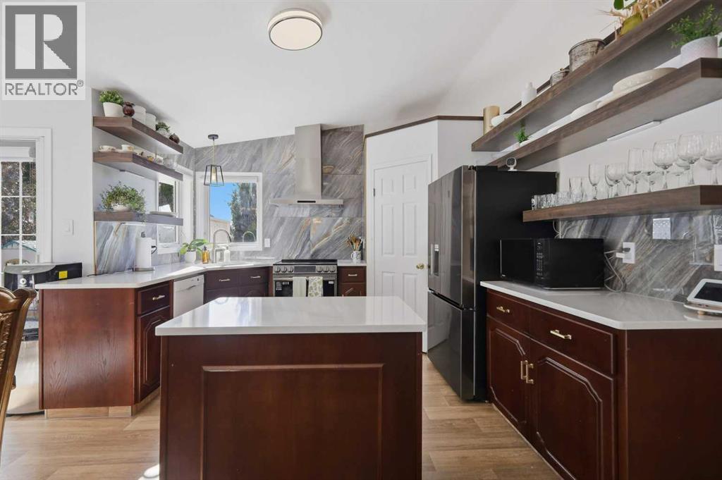 6404 55 Avenue - 8