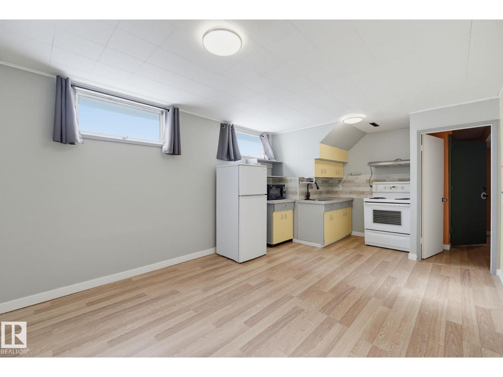 10207 & 10209 120 AV NW - 20