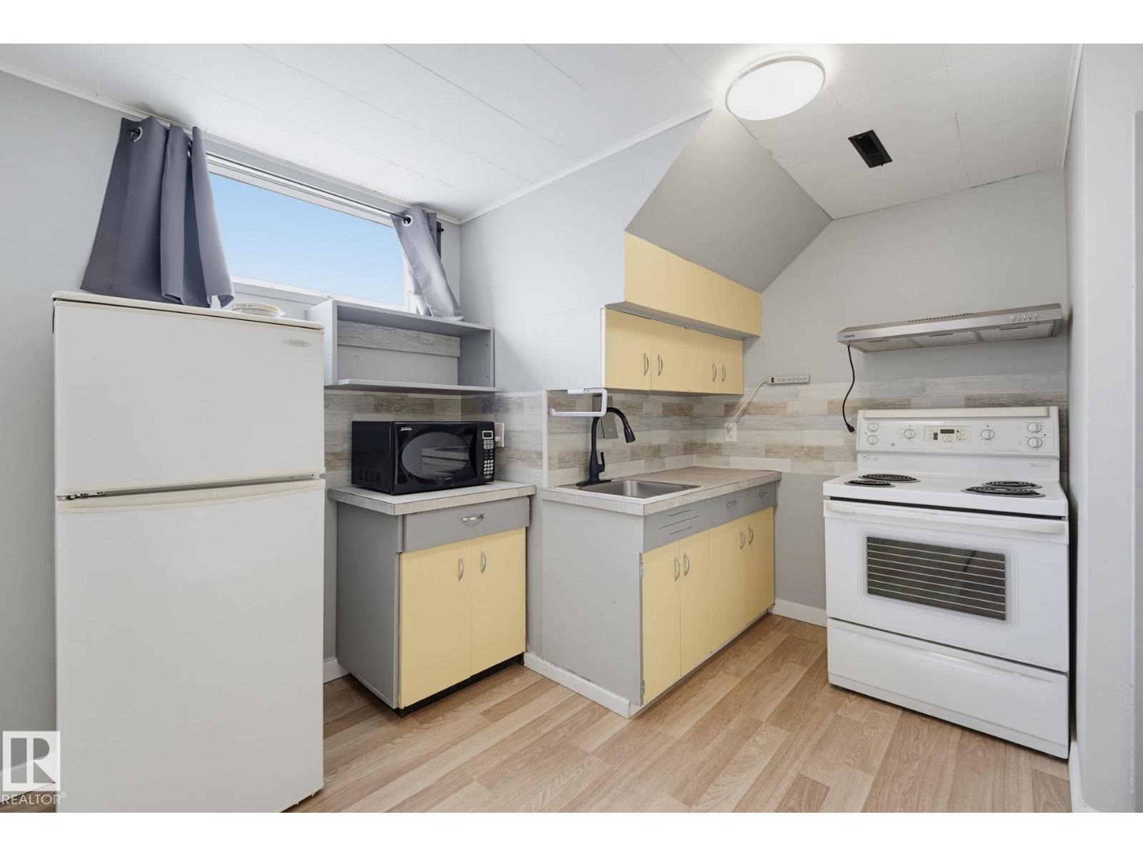 10207 & 10209 120 AV NW - 21