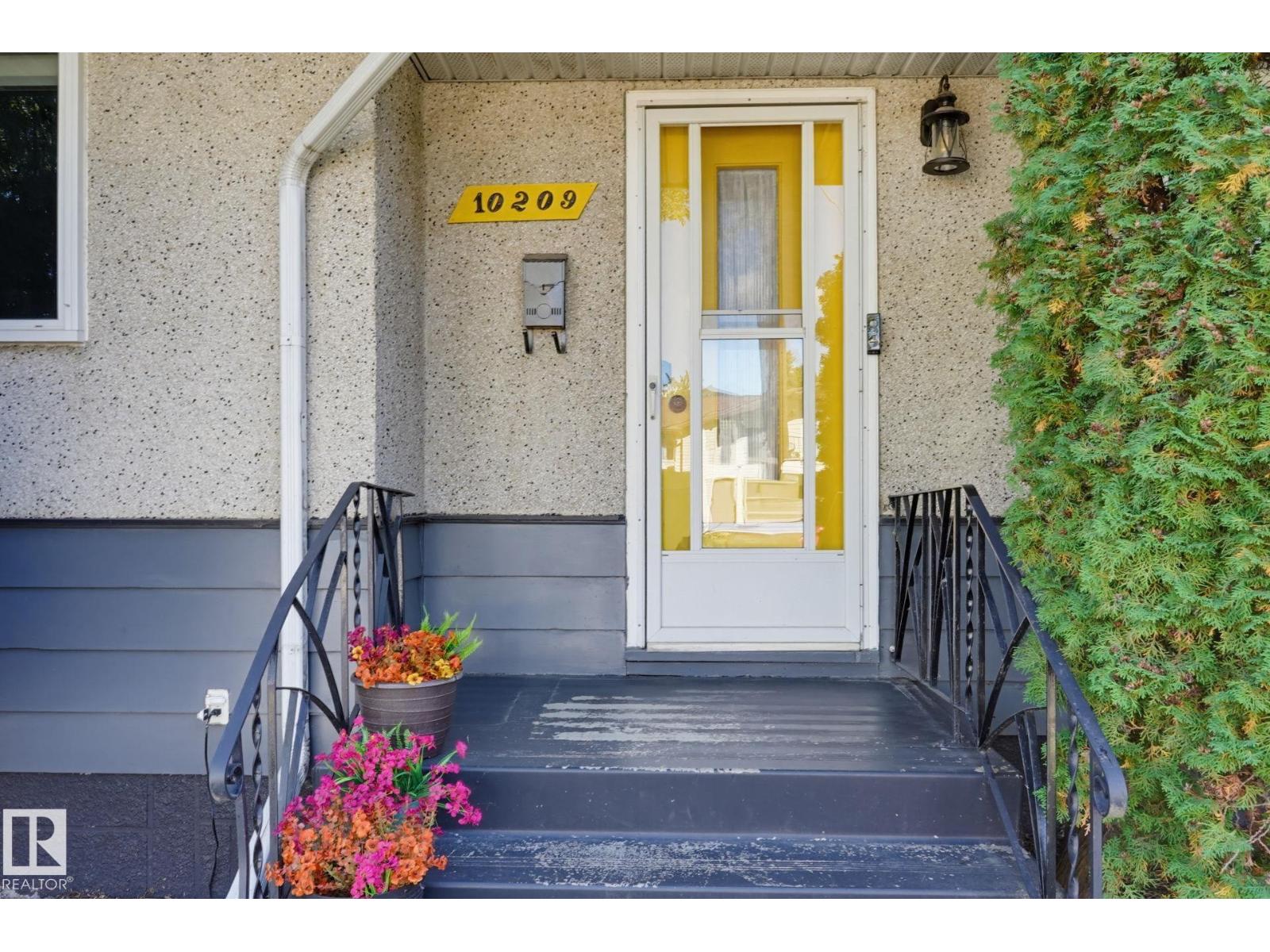 10207 & 10209 120 AV NW - Image 32