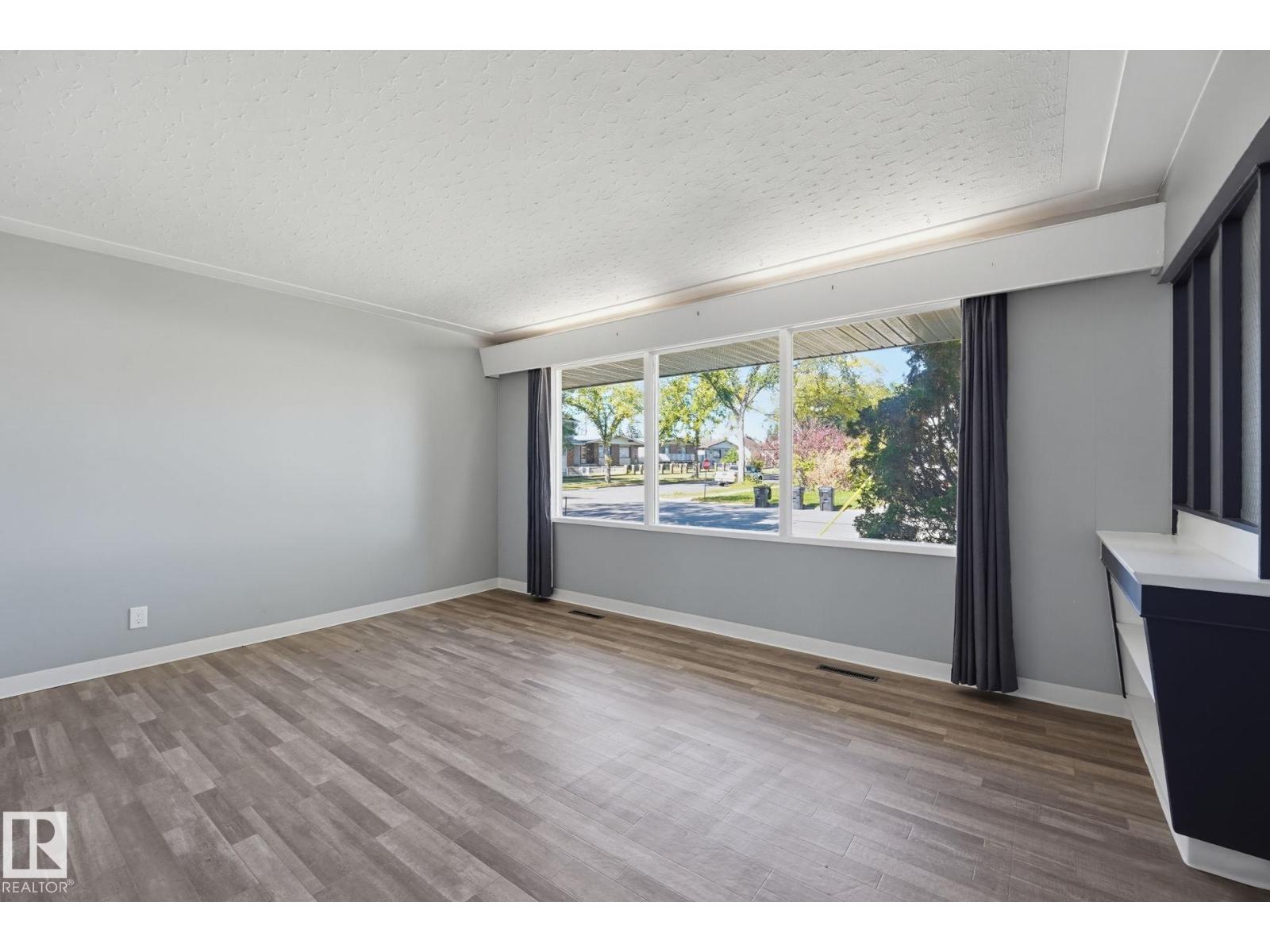 10207 & 10209 120 AV NW - Image 34