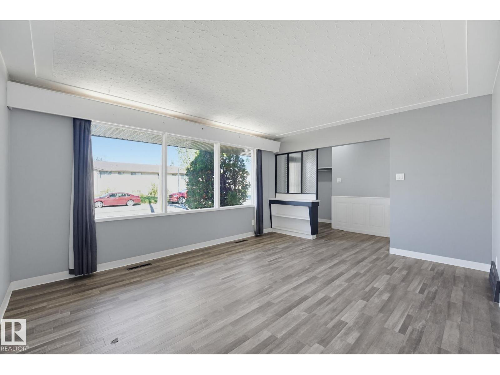 10207 & 10209 120 AV NW - Image 36