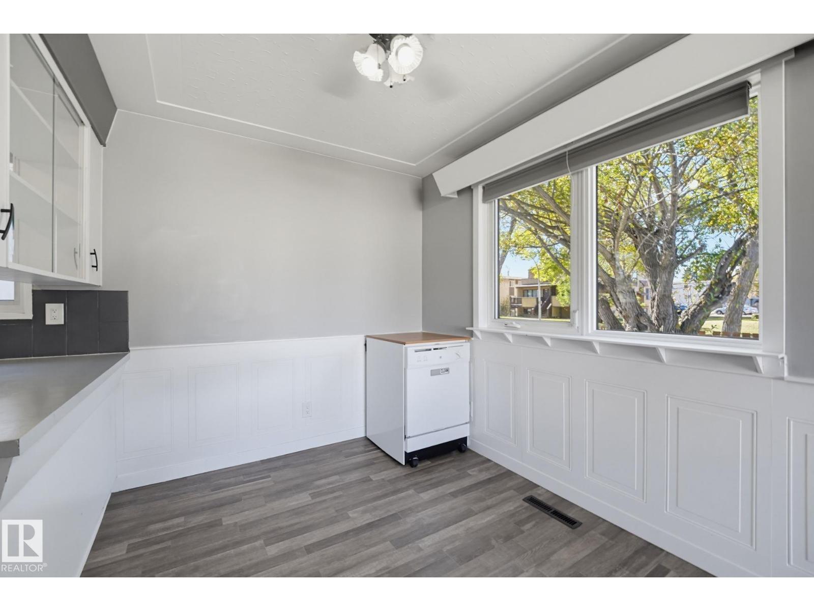 10207 & 10209 120 AV NW - 37