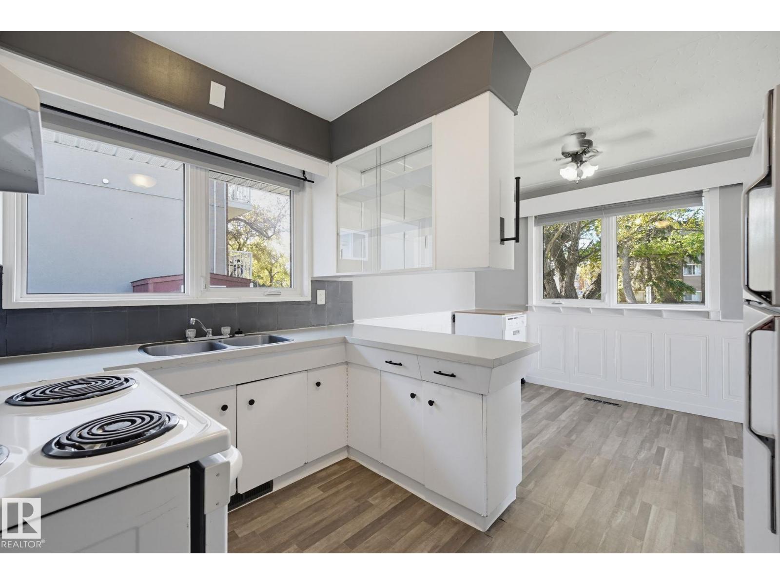 10207 & 10209 120 AV NW - 38