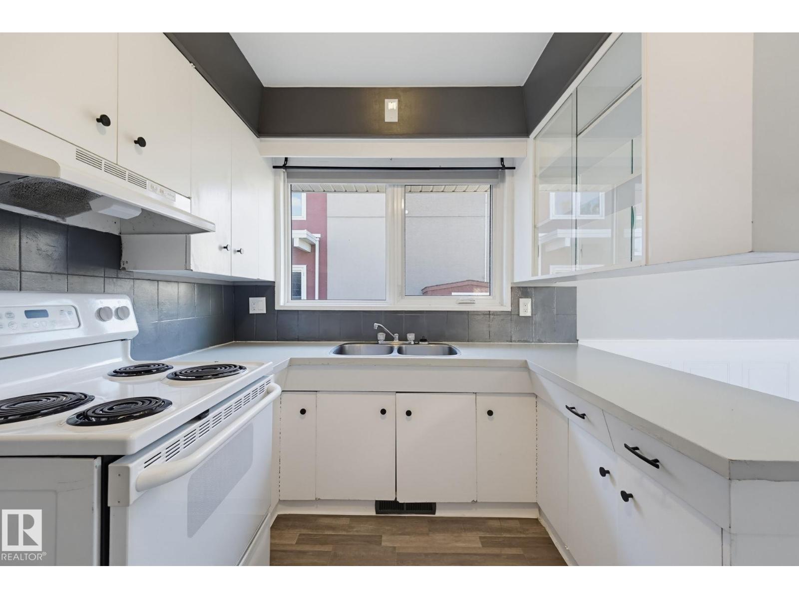 10207 & 10209 120 AV NW - Image 39