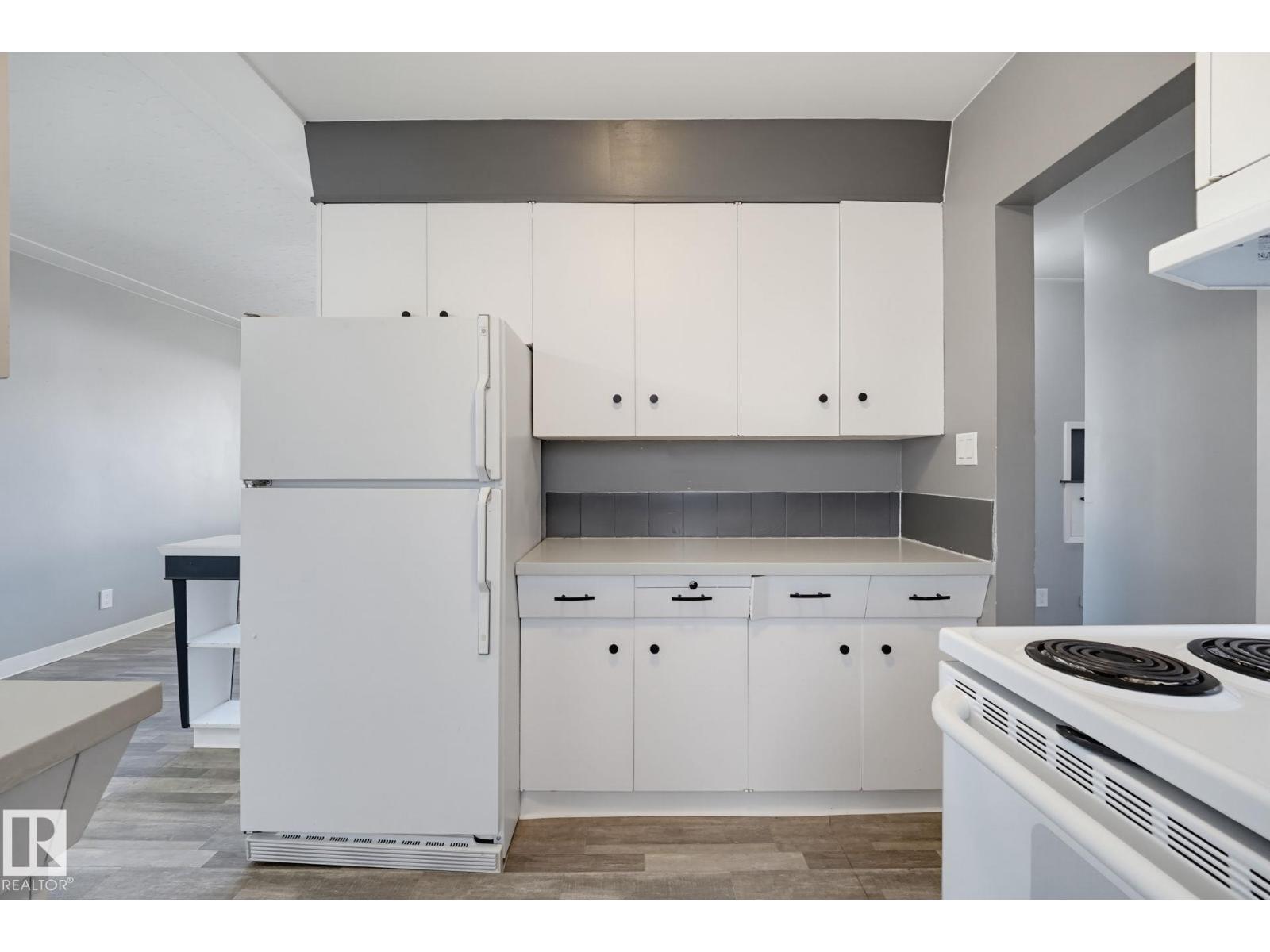 10207 & 10209 120 AV NW - 40