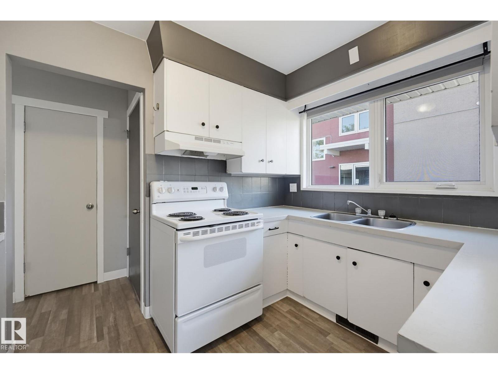 10207 & 10209 120 AV NW - Image 41