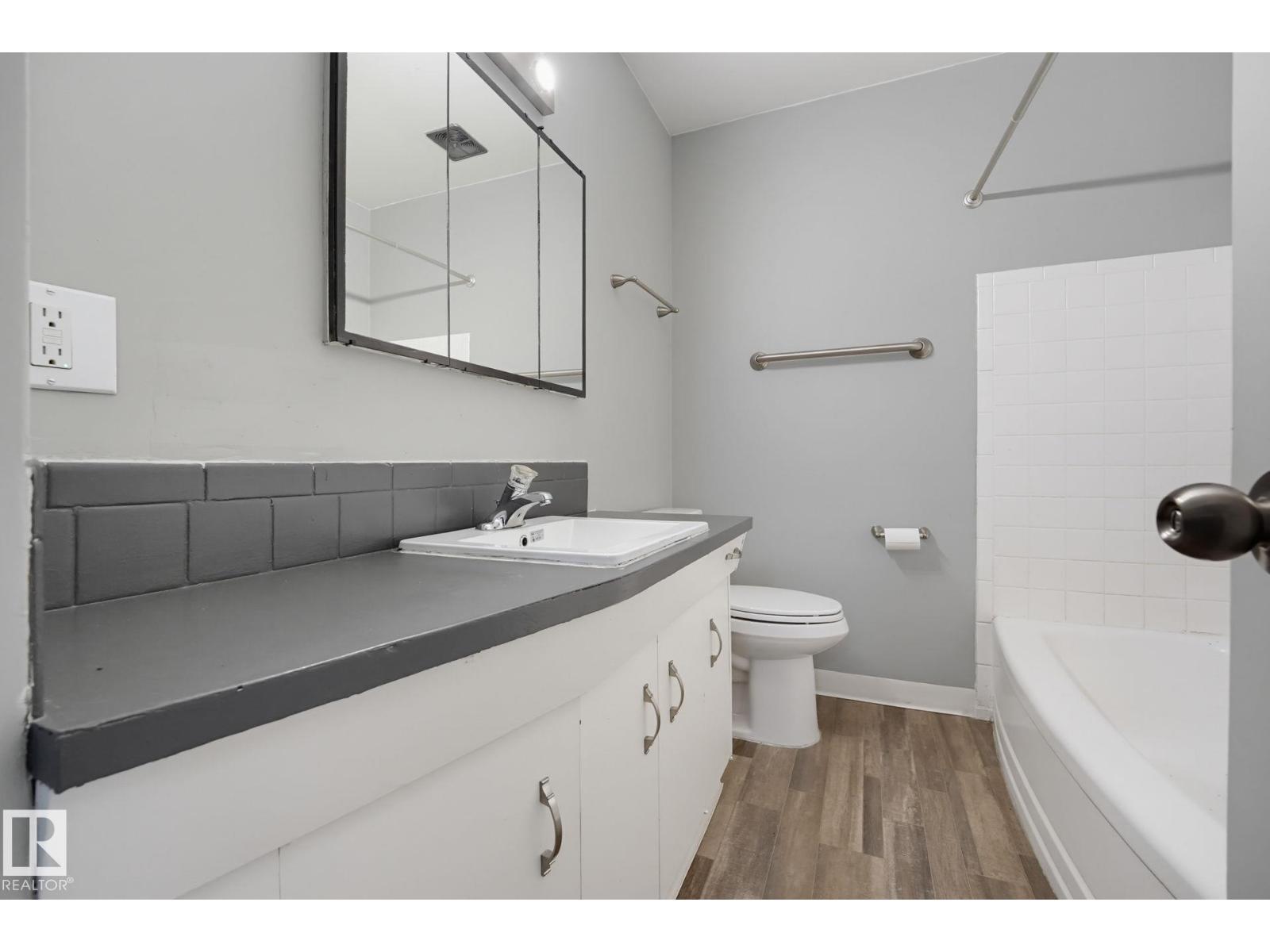 10207 & 10209 120 AV NW - Image 43