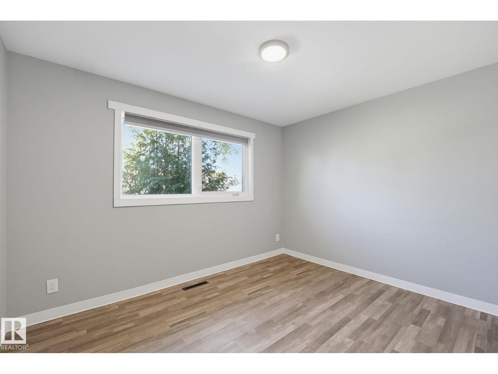 10207 & 10209 120 AV NW - 44