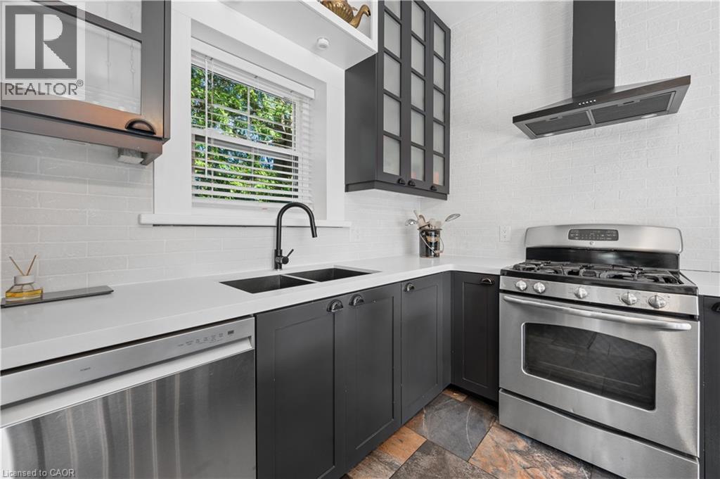 66 PARK HILL Road E - Image 18
