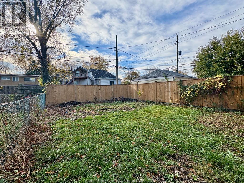 449 ELLIS STREET West, Windsor — photo 3