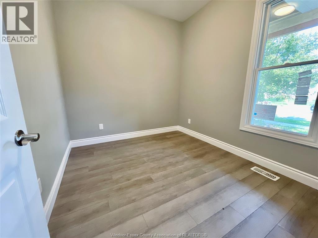 449 ELLIS STREET West, Windsor — photo 8