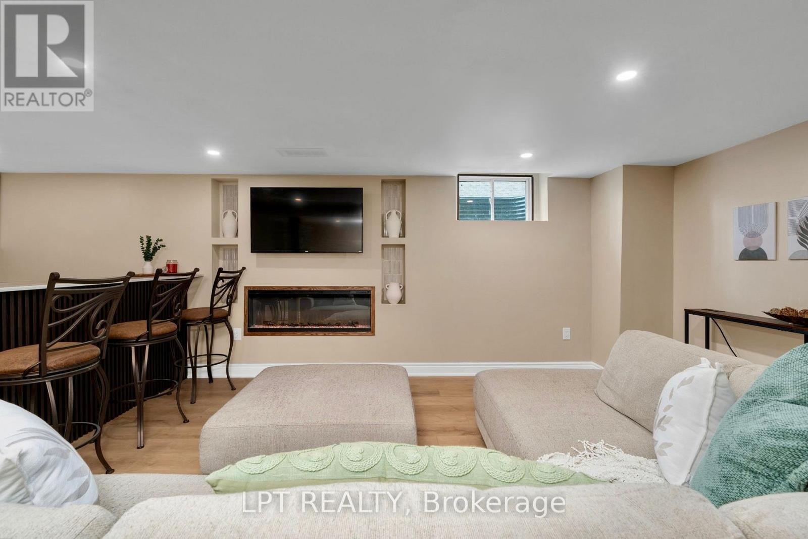 47 NORTHVIEW CRESCENT - 29