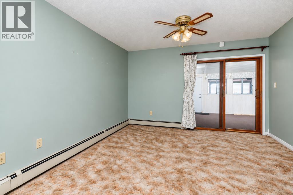 #4 4240 46A Ave Crescent - 16