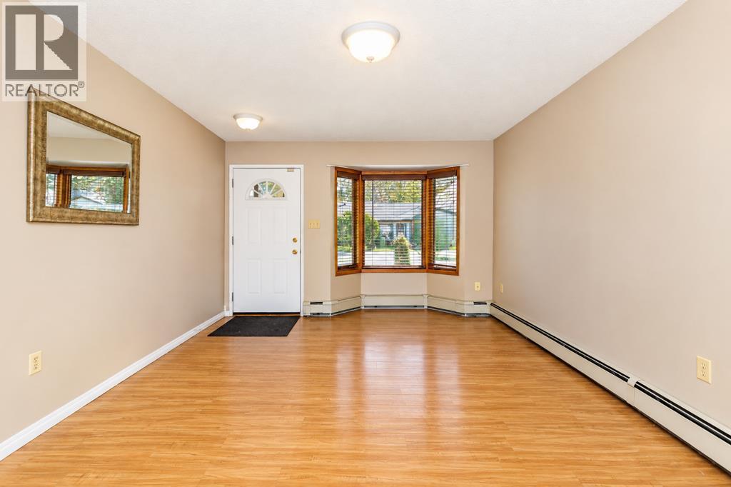 #4 4240 46A Ave Crescent - 2