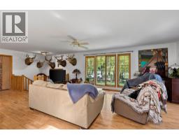 Living room - 9792 Meadow Road, Kamloops, BC V0K2J0 Photo 12