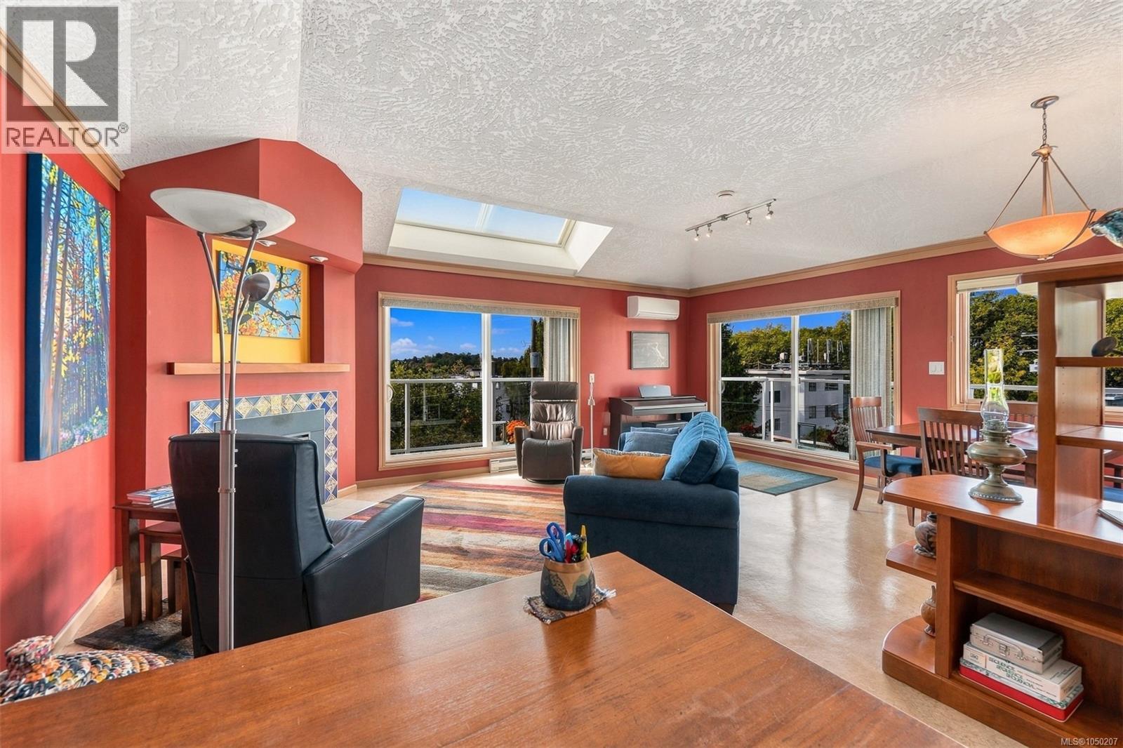 #303 1158 Fairfield Rd - 7
