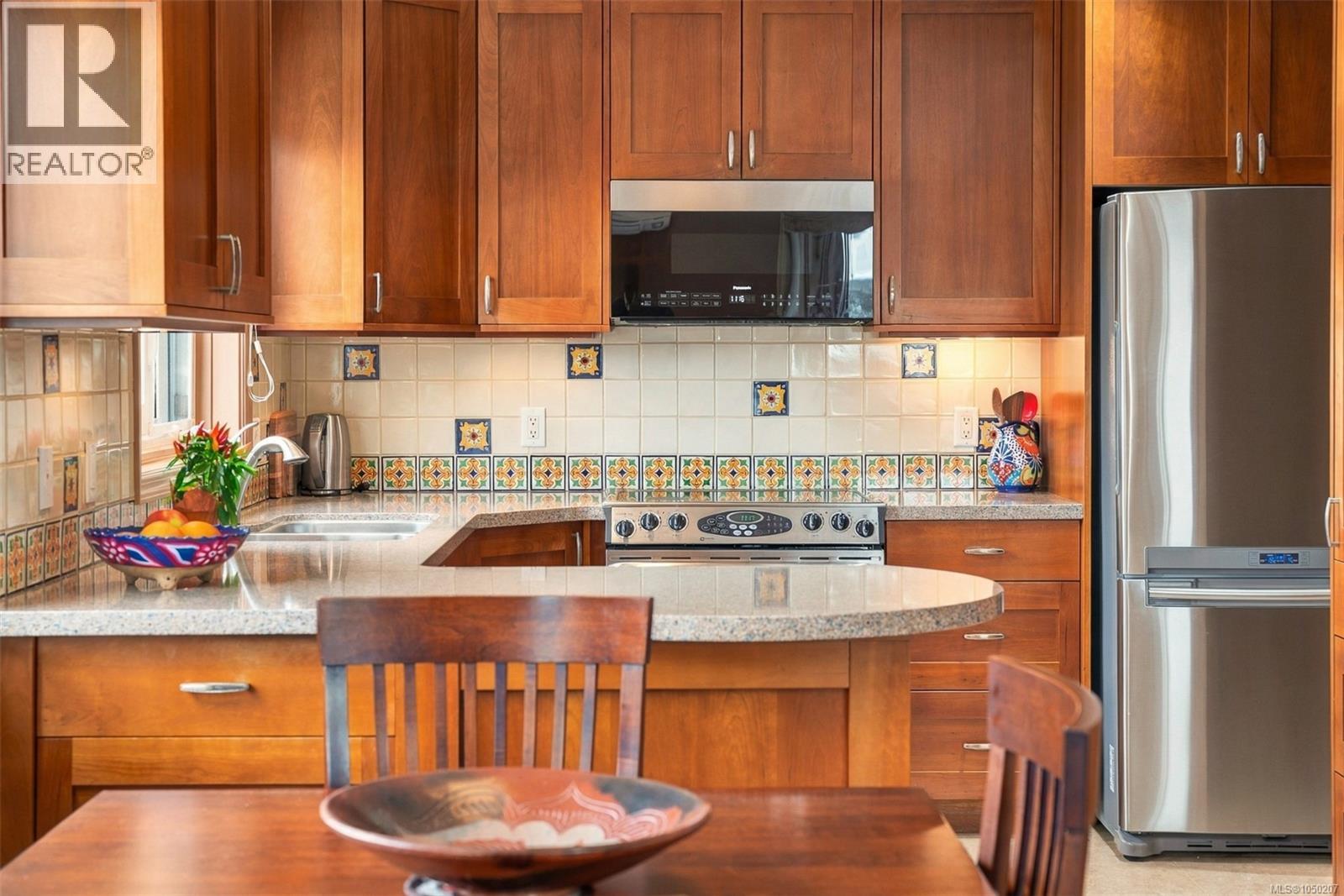 #303 1158 Fairfield Rd - Image 6