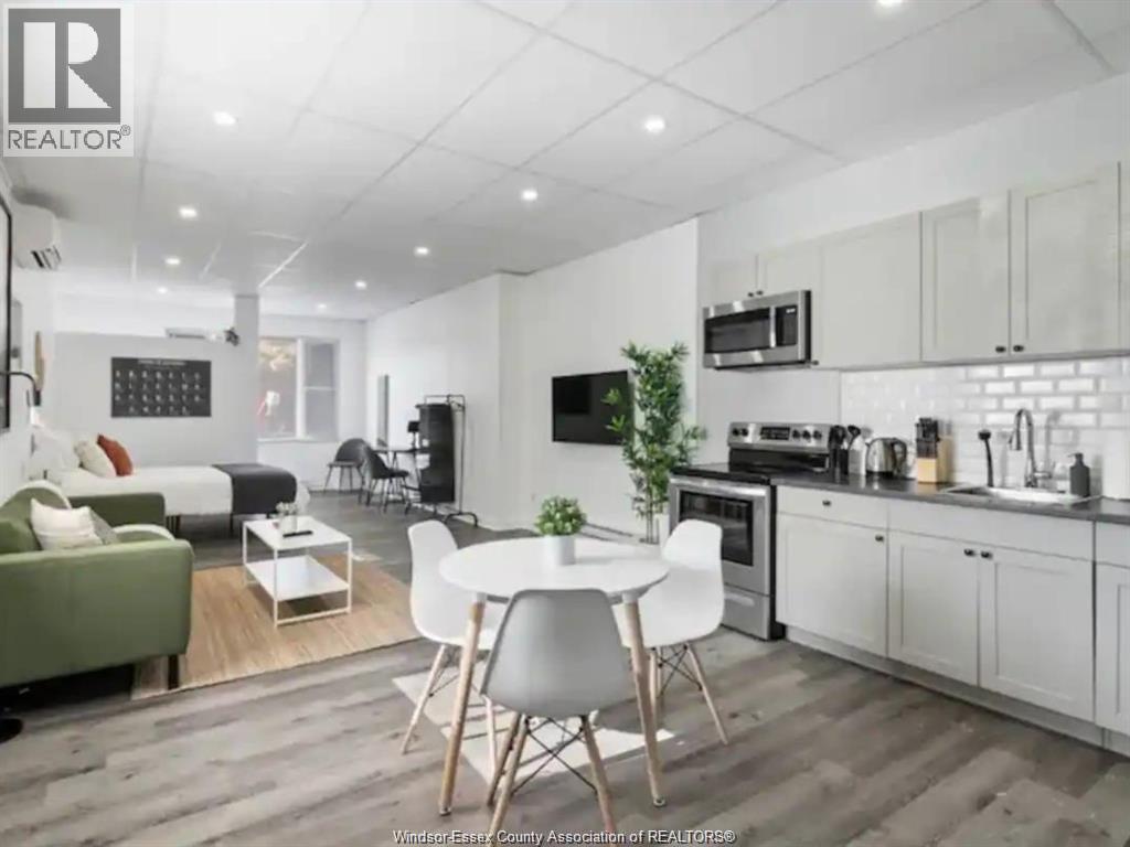 1574 Howard AVENUE - 2