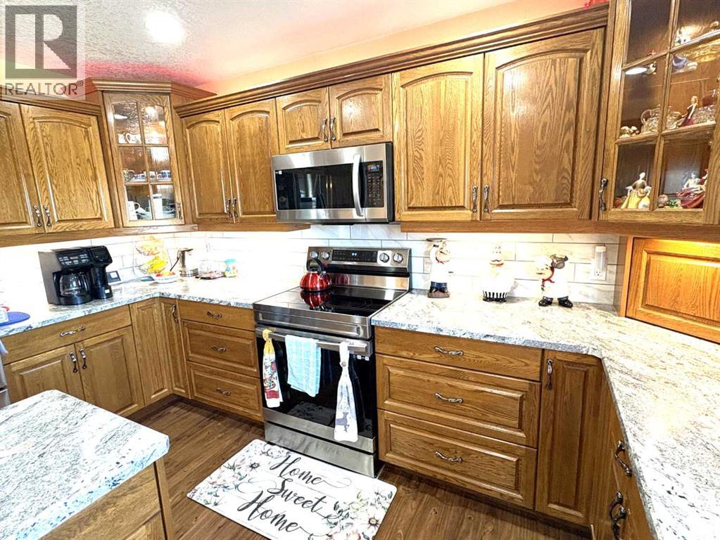 Listing photo – 5220 48 Avenue, Lougheed