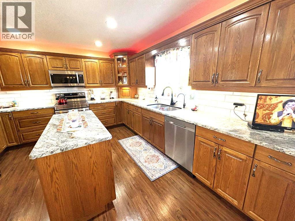 Listing photo – 5220 48 Avenue, Lougheed